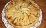La tarte d’automne aux pétales de pommes confits et à l’orange