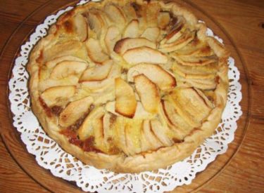 La tarte d’automne aux pétales de pommes confits et à l’orange