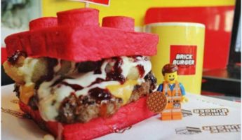 Ce restaurant propose des burgers avec des formes de Lego