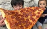 Les plus grosses parts de pizza vendues au monde !