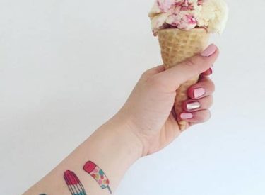 La nouvelle tendance de l’été : le tatouage en forme de glace