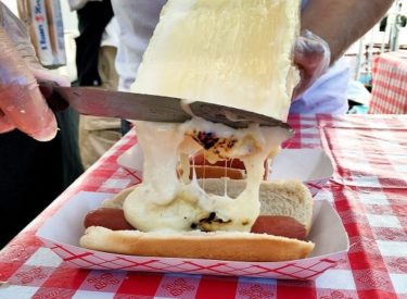 Oseriez-vous tester le nouveau hot-dog à la raclette ?