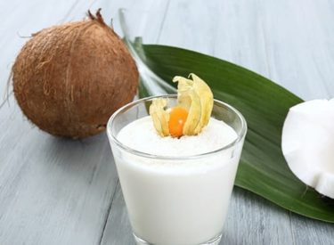 L’eau de coco : infaillible contre la gueule de bois ?