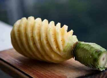 Comment découper un ananas en spirale ?