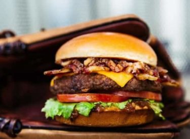 La chaîne de burgers Carl’s JR ouvre une franchise en France