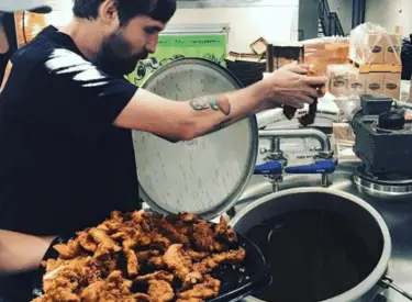 Une bière infusée au poulet frit vient d’être lancée en Amérique !