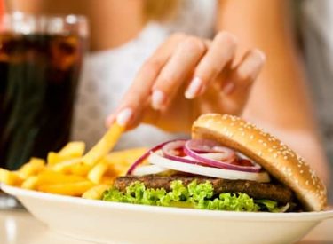 Découvrez pourquoi vous avez toujours faim même après avoir mangé !