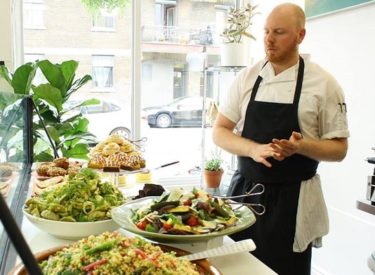 Anti-gaspillage : il offre les restes de sa cuisine aux plus démunis de son quartier