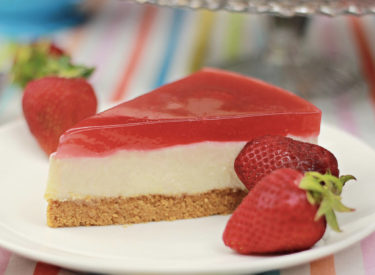 Épatez vos invités avec ce cheesecake fraises/citron vert